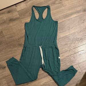 Vuori lux jumpsuit
-jade Heather